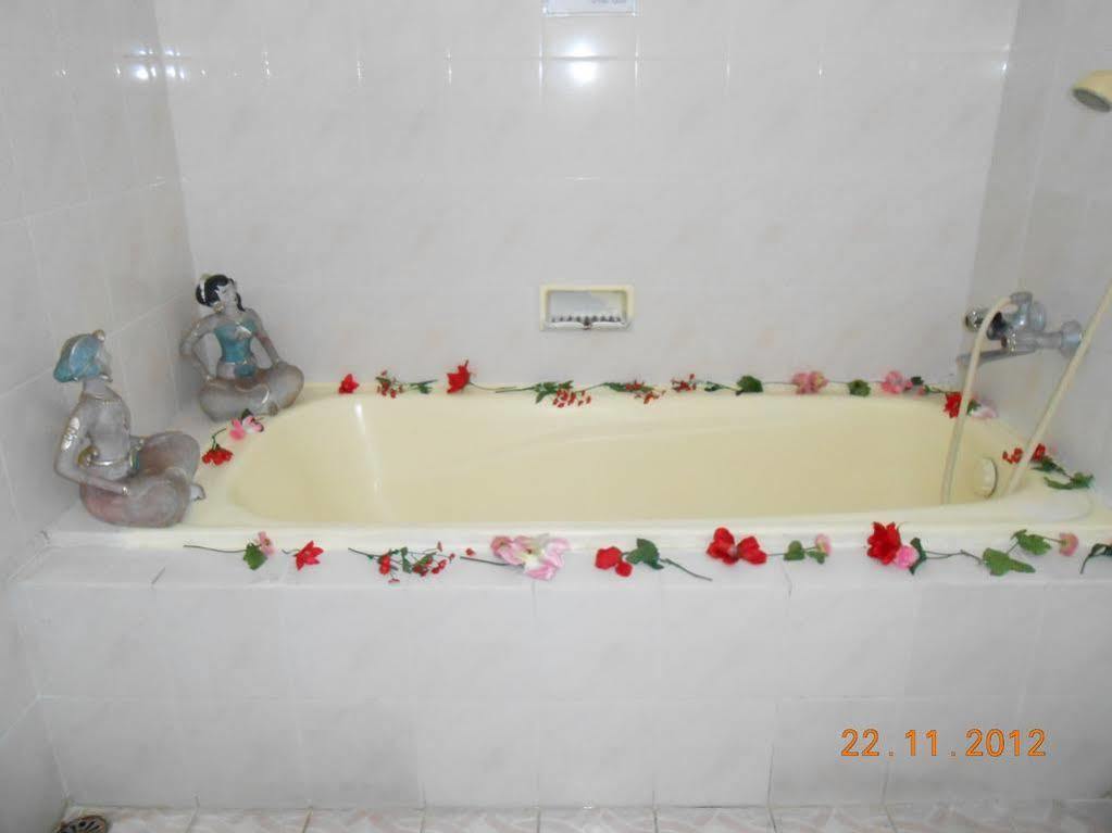 Fortuna Guest House Yogyakarta Esterno foto